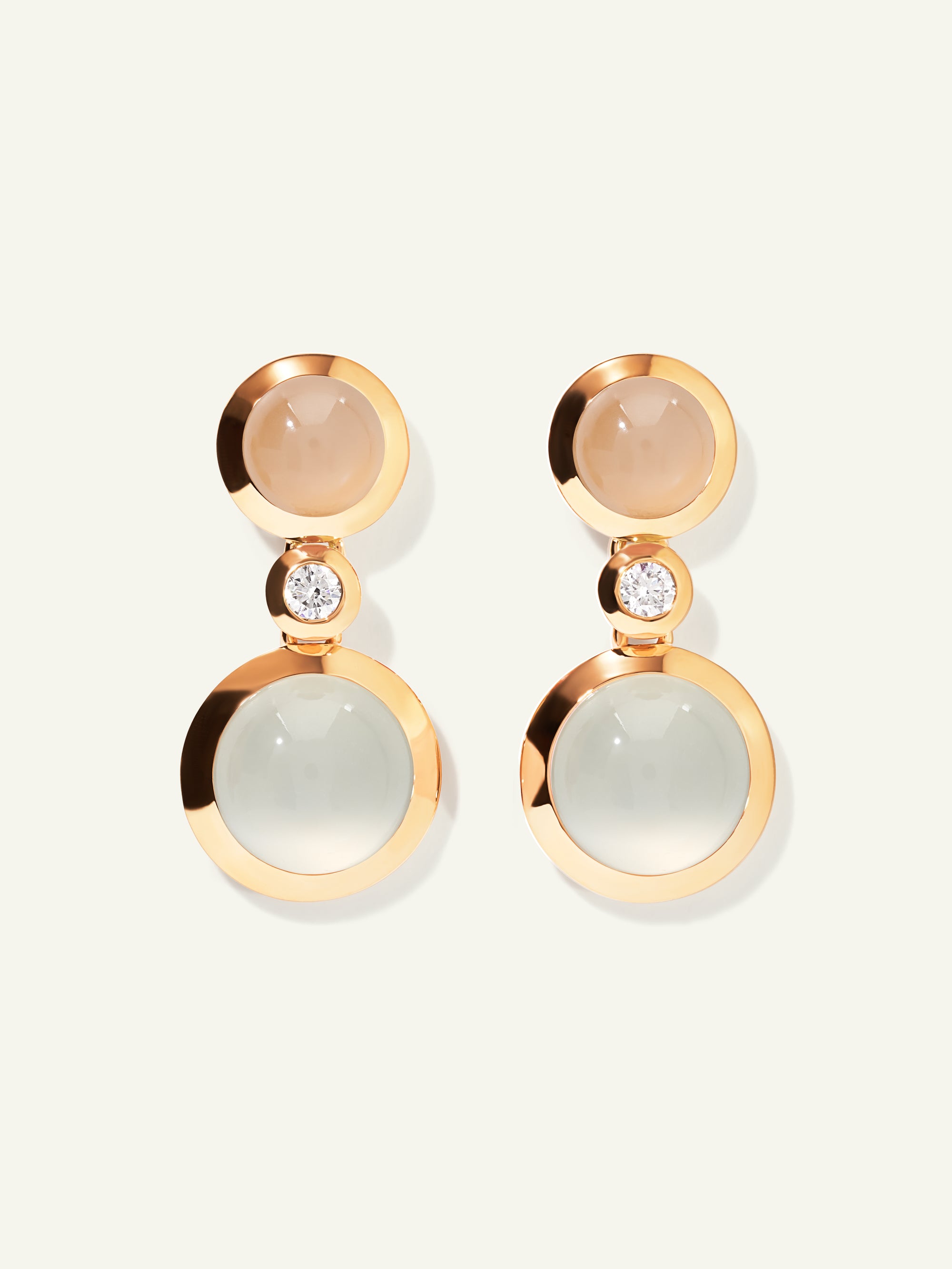 BOUTON 2 Cabochons Ohrringe in 'Sand' und Diamanten