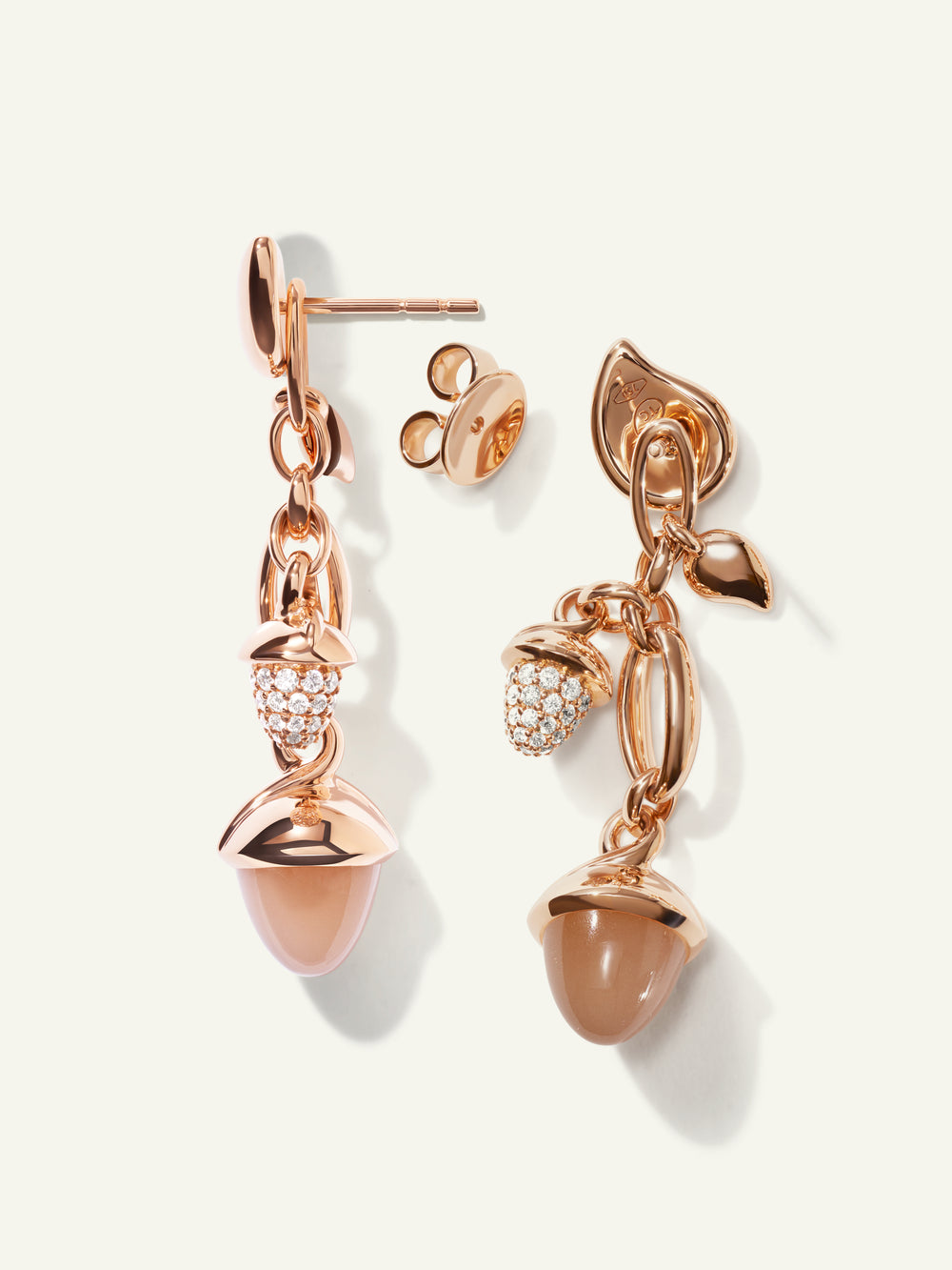 MIKADO Dangling 2 Acorn Ohrringe in 'Camel' mit Diamond Pavé