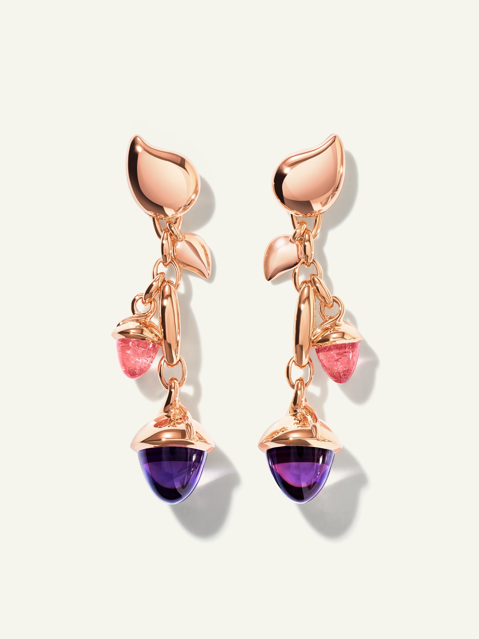 MIKADO Dangling 2 Acorn Ohrringe in 'Wildberry'