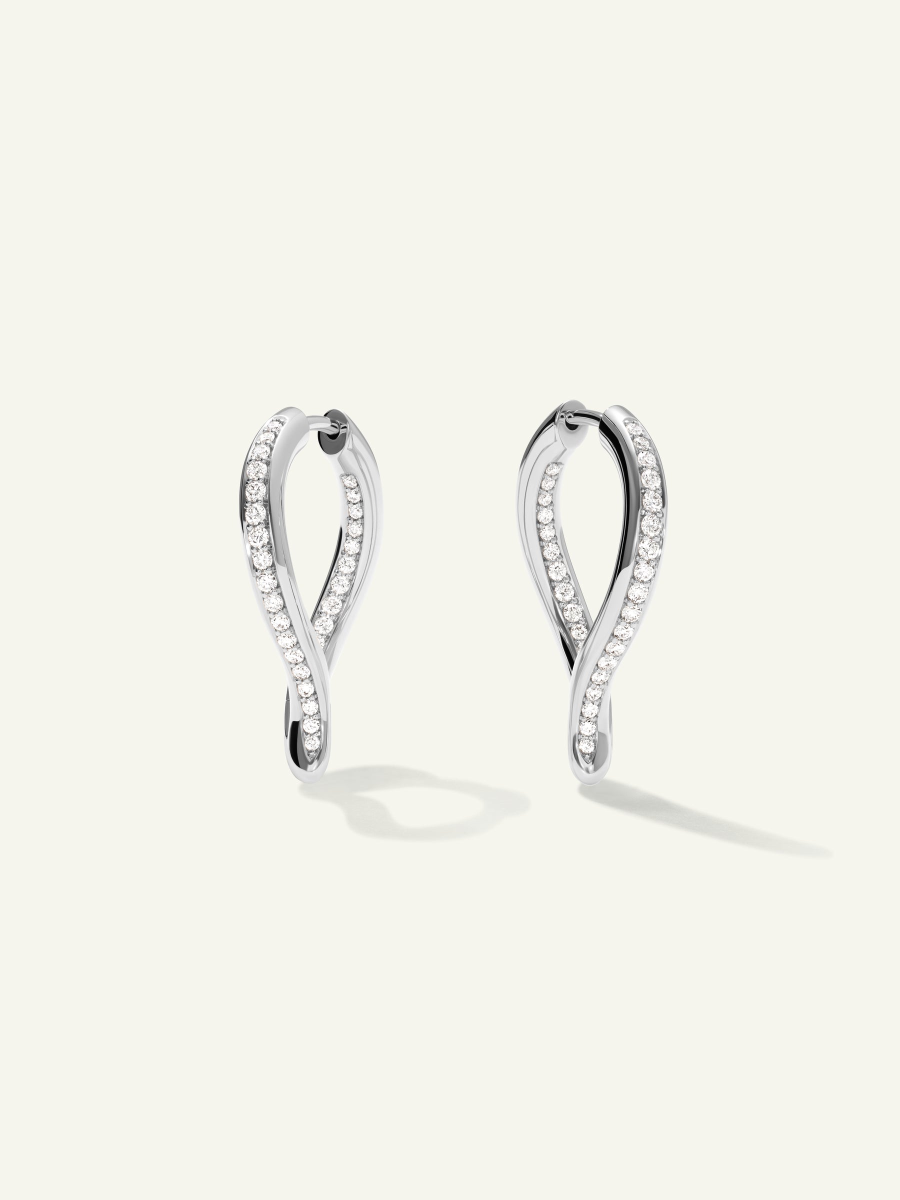 Earrings SIGNATURE Hoop Twisted Drop mit Diamant Pavé