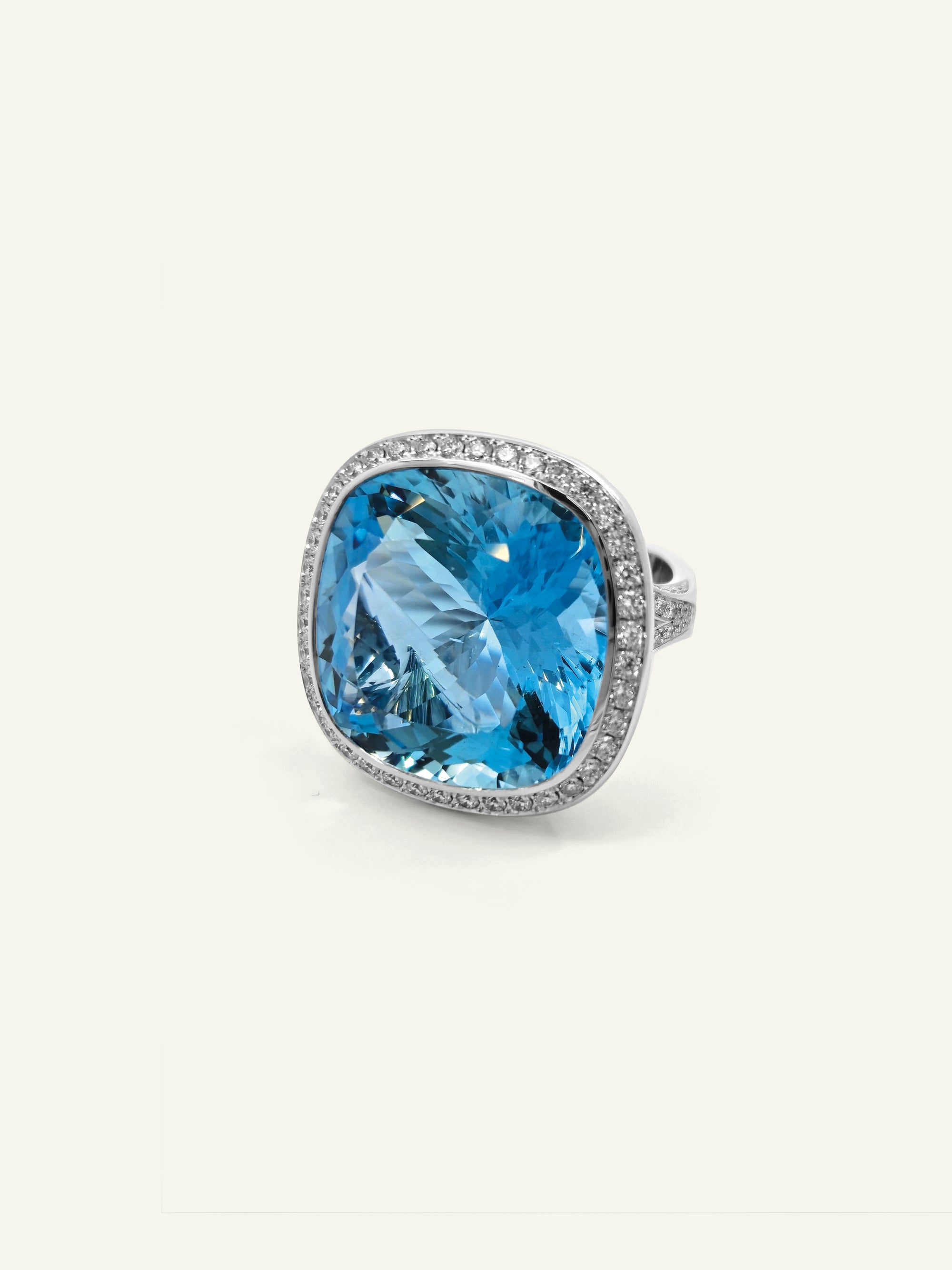 CUSHION Ring mit Aquamarin in Santa Maria-Farbe
