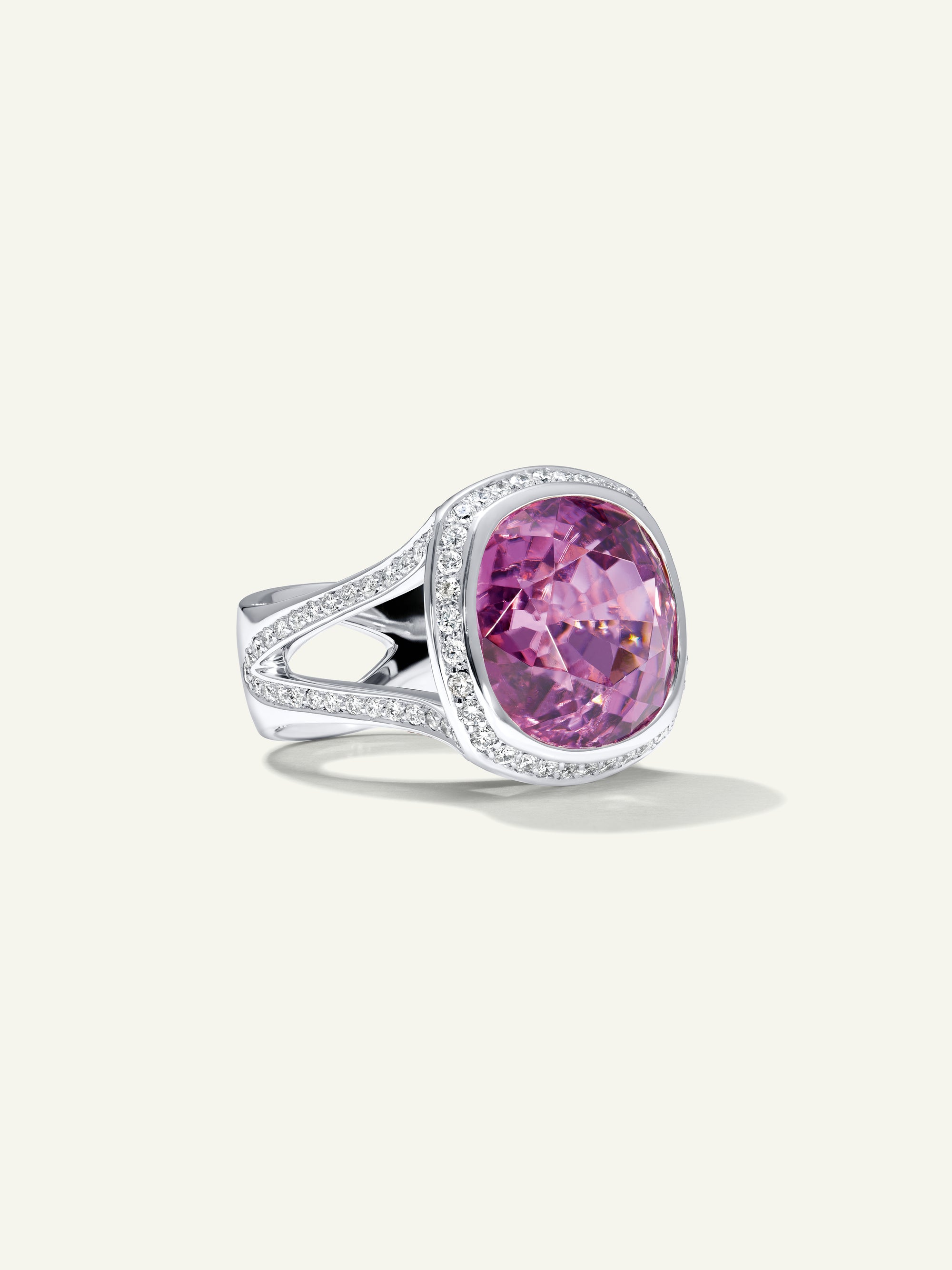 CUSHION Ring mit Violettem Turmalin