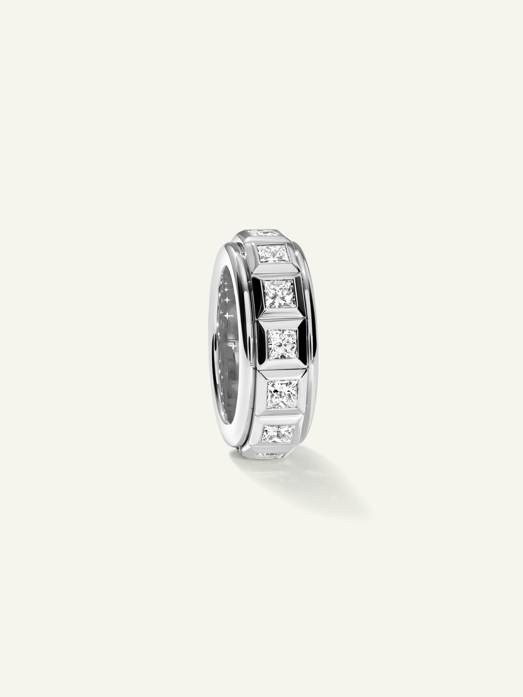 Ring CURRICULUM VITAE 44 princess cut Diamonds