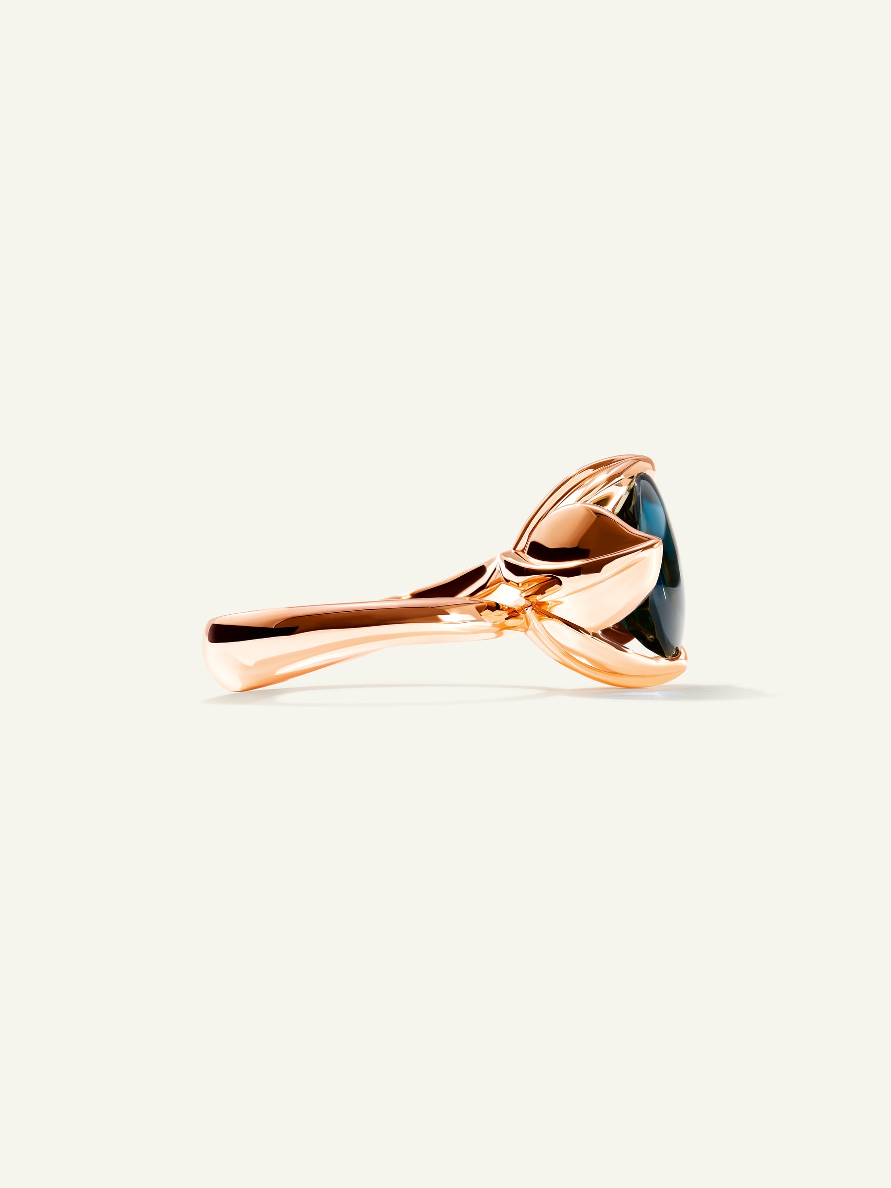 TULIP Large Ring with London Topaz